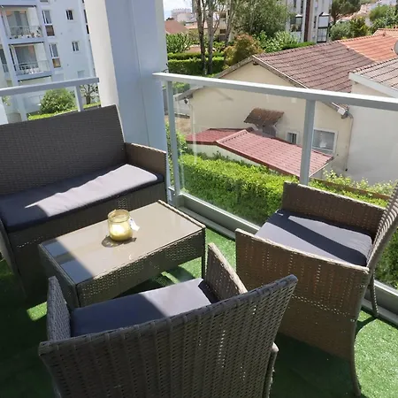 à - 4 Pers, Proche Marché, Balcon, Ascenseur, équipements Bébé - Fr-1-738-13 * Royan