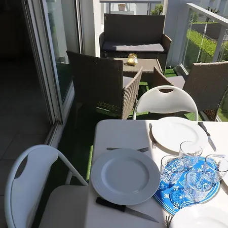 A - 4 Pers, Proche Marche, Balcon, Ascenseur, Equipements Bebe - Fr-1-738-13 Apartment *