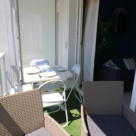 A - 4 Pers, Proche Marche, Balcon, Ascenseur, Equipements Bebe - Fr-1-738-13 Apartment *