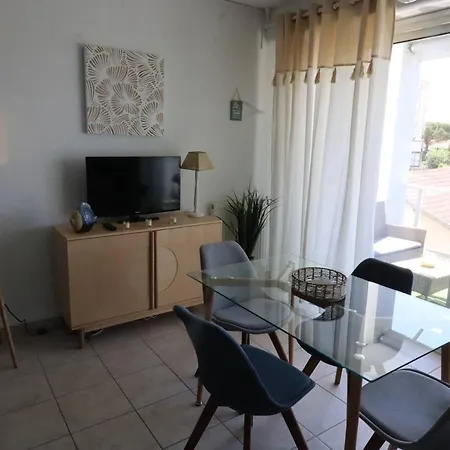 A - 4 Pers, Proche Marche, Balcon, Ascenseur, Equipements Bebe - Fr-1-738-13 Apartment *