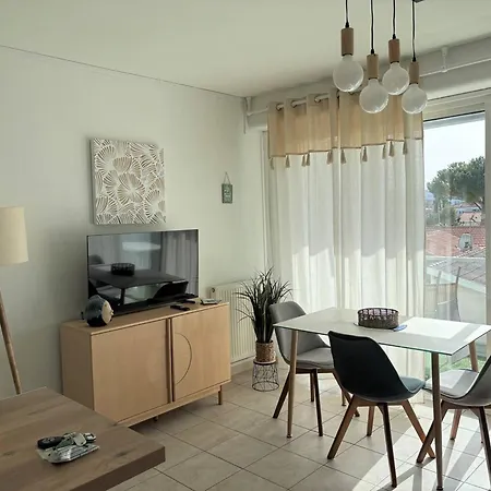 A - 4 Pers, Proche Marche, Balcon, Ascenseur, Equipements Bebe - Fr-1-738-13 Apartment *