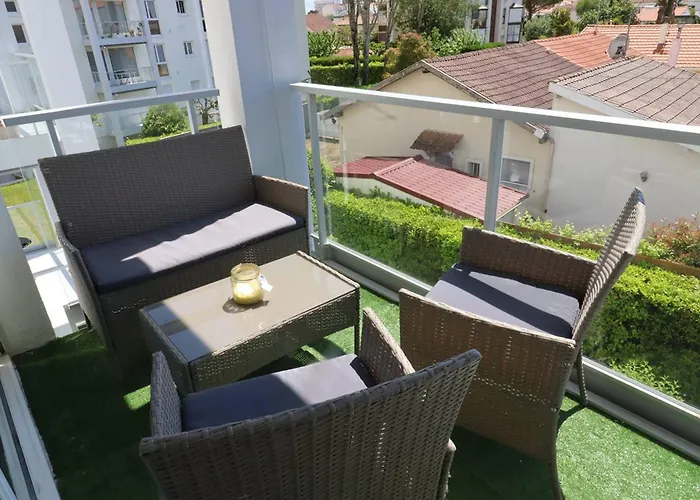 A - 4 Pers, Proche Marche, Balcon, Ascenseur, Equipements Bebe - Fr-1-738-13 * Royan