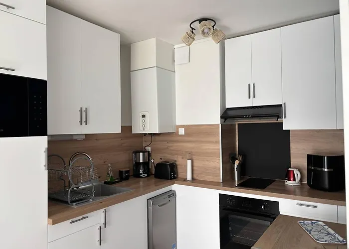 A - 4 Pers, Proche Marche, Balcon, Ascenseur, Equipements Bebe - Fr-1-738-13 * Royan